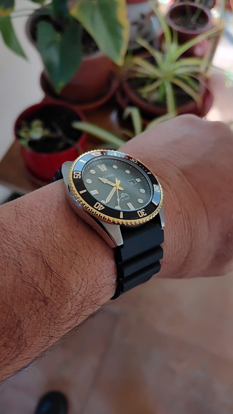 Customer photo review of Reloj Casio Submariner Marlin Duro MDV106G-1AVCF Negro Dorado Buceo