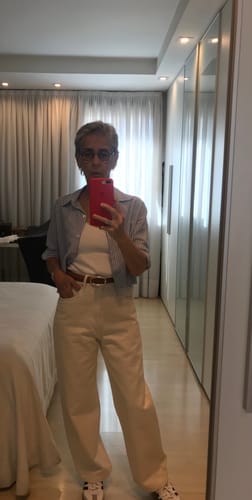 Cláudia S. review of Calça Jeans Reta Araçá Bege image 1 out of 2