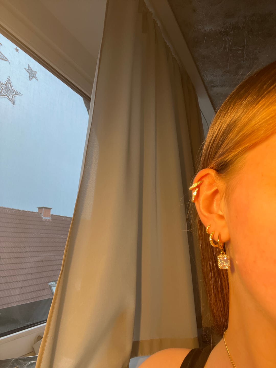 Customer photo review of Everlasting Elegance Hoop Ohrringe 14K Vergoldet