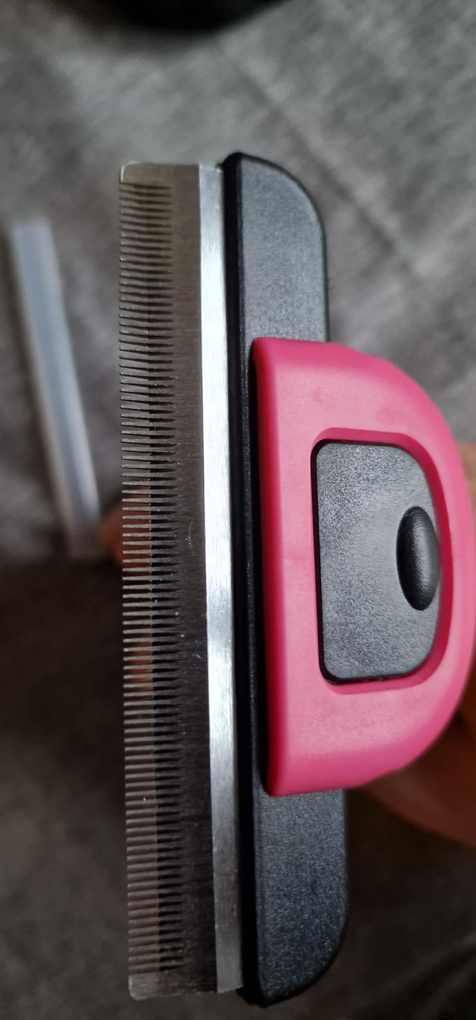 Customer photo review of Deshedding Comb