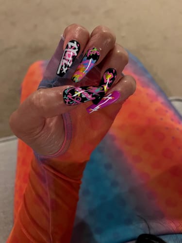 Customer photo review of Siva Nail, Neon Groove, Graffiti Style, Handmade Press on Nails