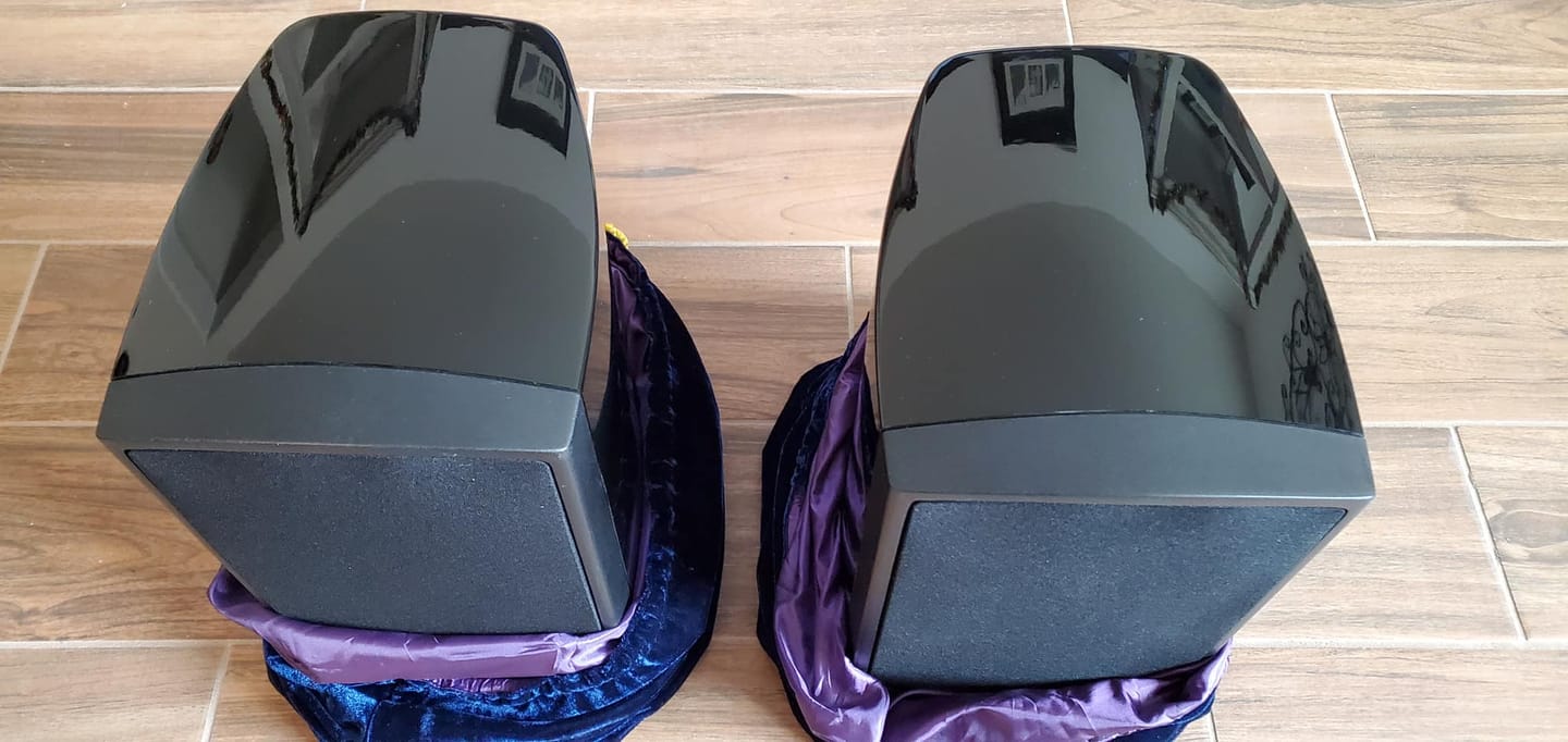Customer photo review of Verus V5B 2-Way 5.25" Bookshelf Speaker Pair