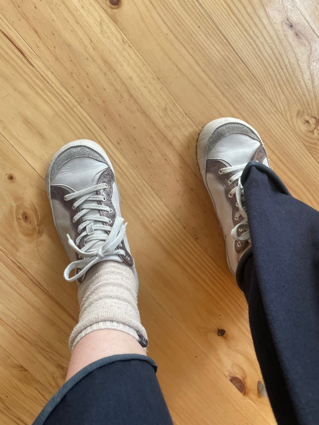 Customer photo review of Zapatilla Mujer. A2 Plateada