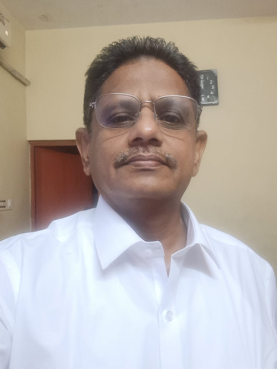 Customer photo review of AQUA Stain Free White Shirts