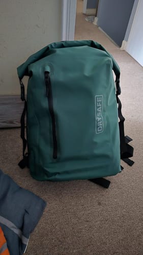 Customer photo review of Mochila Puelo 25 Lts Verde Petróleo 100% Waterproof