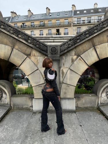 Shakeera M. review of LOW RISERS (BLACK DENIM) image 1 out of 1