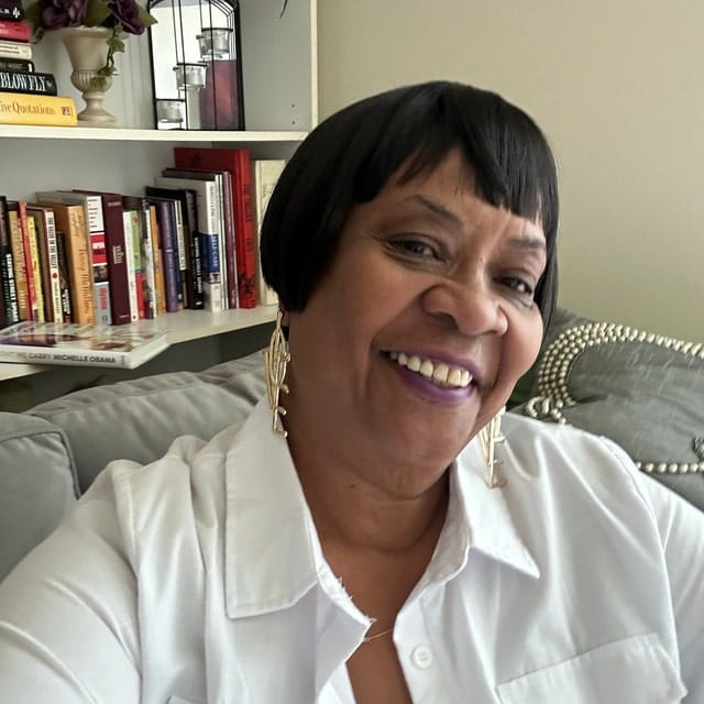 Customer photo review of Women Black Short Straight Round Bob Full Blunt Bangs Wig