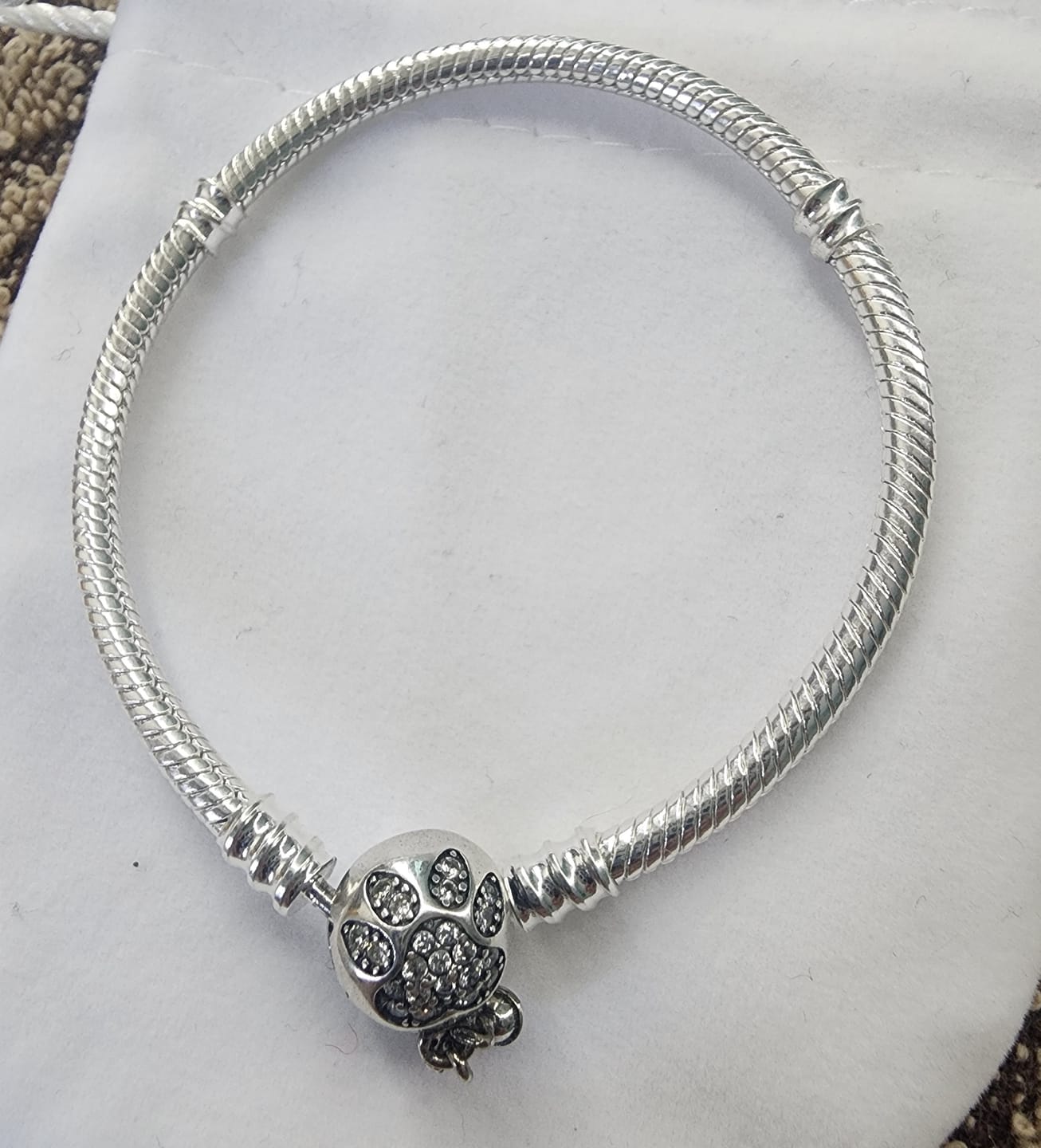 Customer photo review of Pulsera Huella de Perrito Diamantes