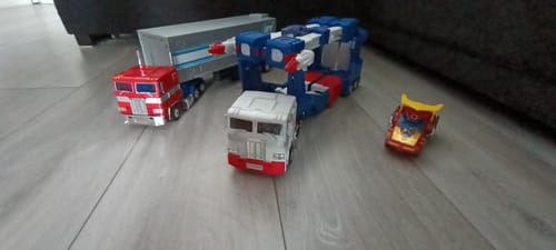 Customer photo review of Toy House Factory THF-04 Hyper Magnum (MP-22 MP22 Ultra Magnus) 30cm