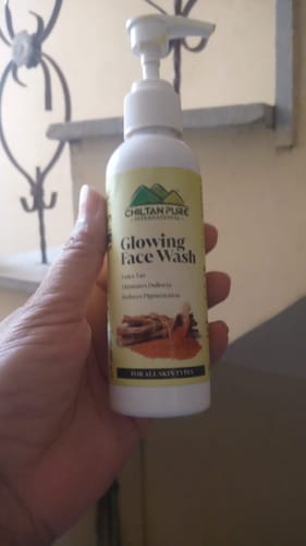 Customer photo review of Glowing Face Wash – Controls Excess Oil, Fades Tan, Clarifies Impurities & Reveals Glowing Complexion