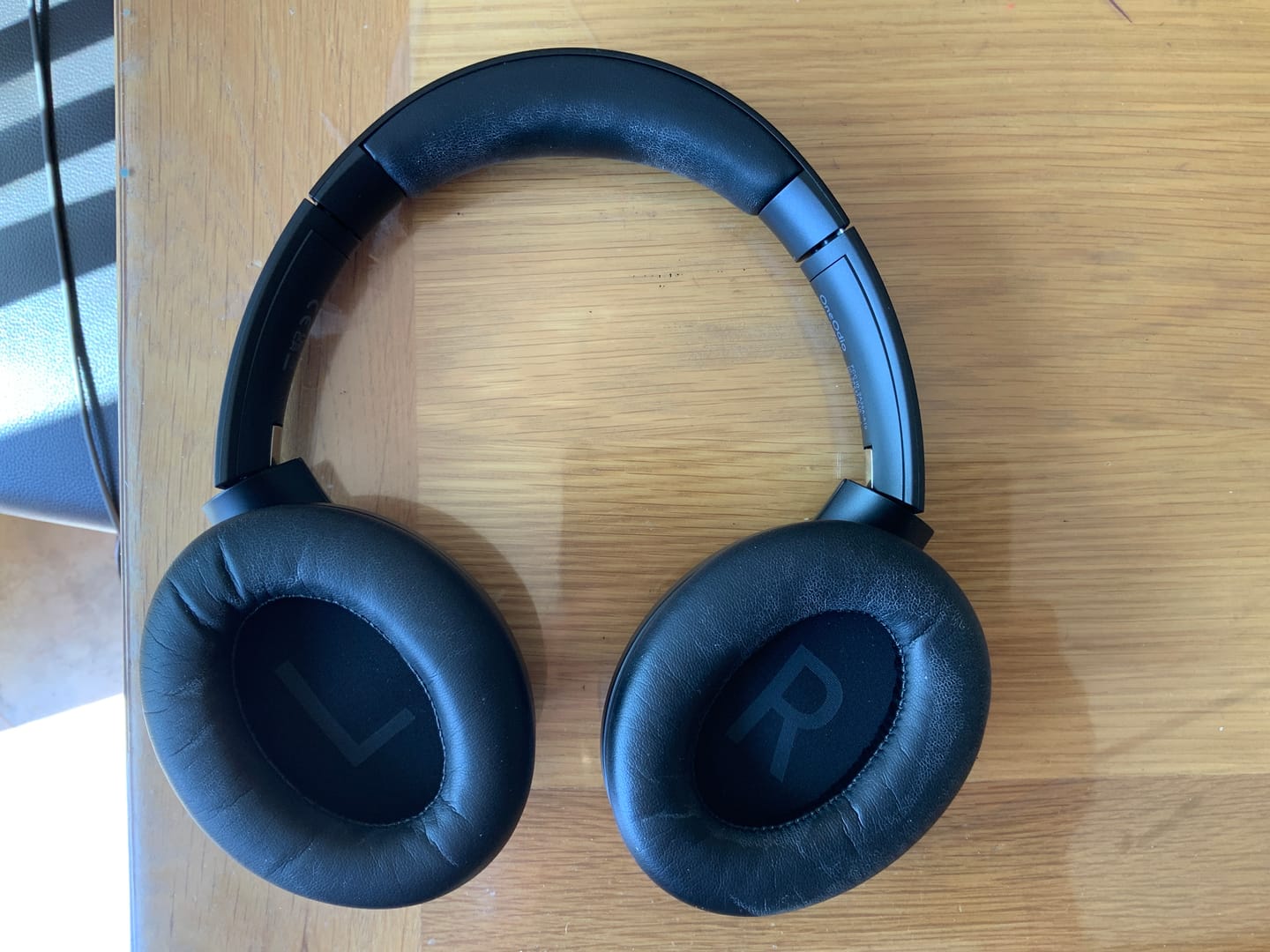Customer photo review of Oneodio A Series - Bluetooth 5.0 Active Noise Cancelling Wireless Headphones - Built-in Microphone, Type C Charging & Carry Case