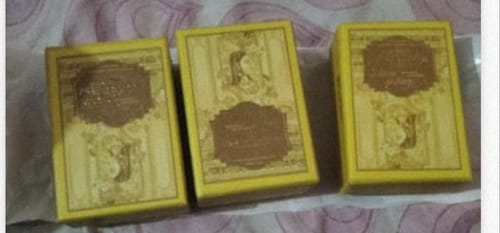 Customer photo review of Manjal Magic Luxury Soap Bar