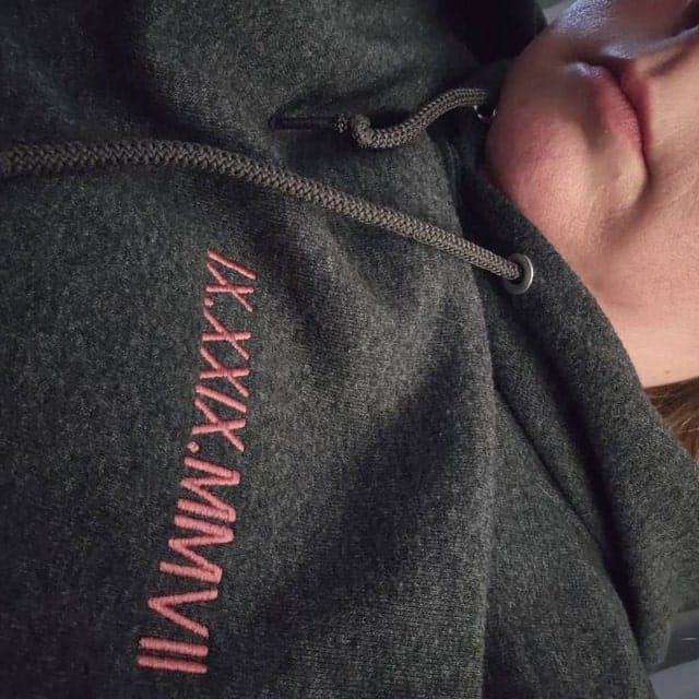 Customer photo review of Pull Personnalisé Couple Date Chiffre Romain