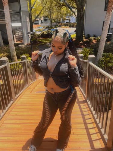 Customer photo review of LOW RISERS (BLACK DENIM)