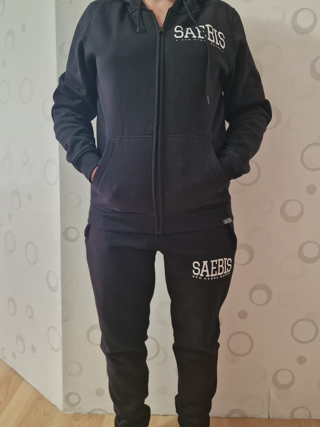 Customer photo review of Lifestyle Damen Jogginghose schwarz mit Stickerei by SAEBIS®