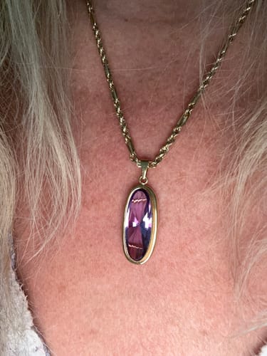 Customer photo review of VINTAGE 18K YELLOW GOLD 19.75CT PURPLE SYNTHETIC COLOR CHANGE SAPPHIRE PENDANT