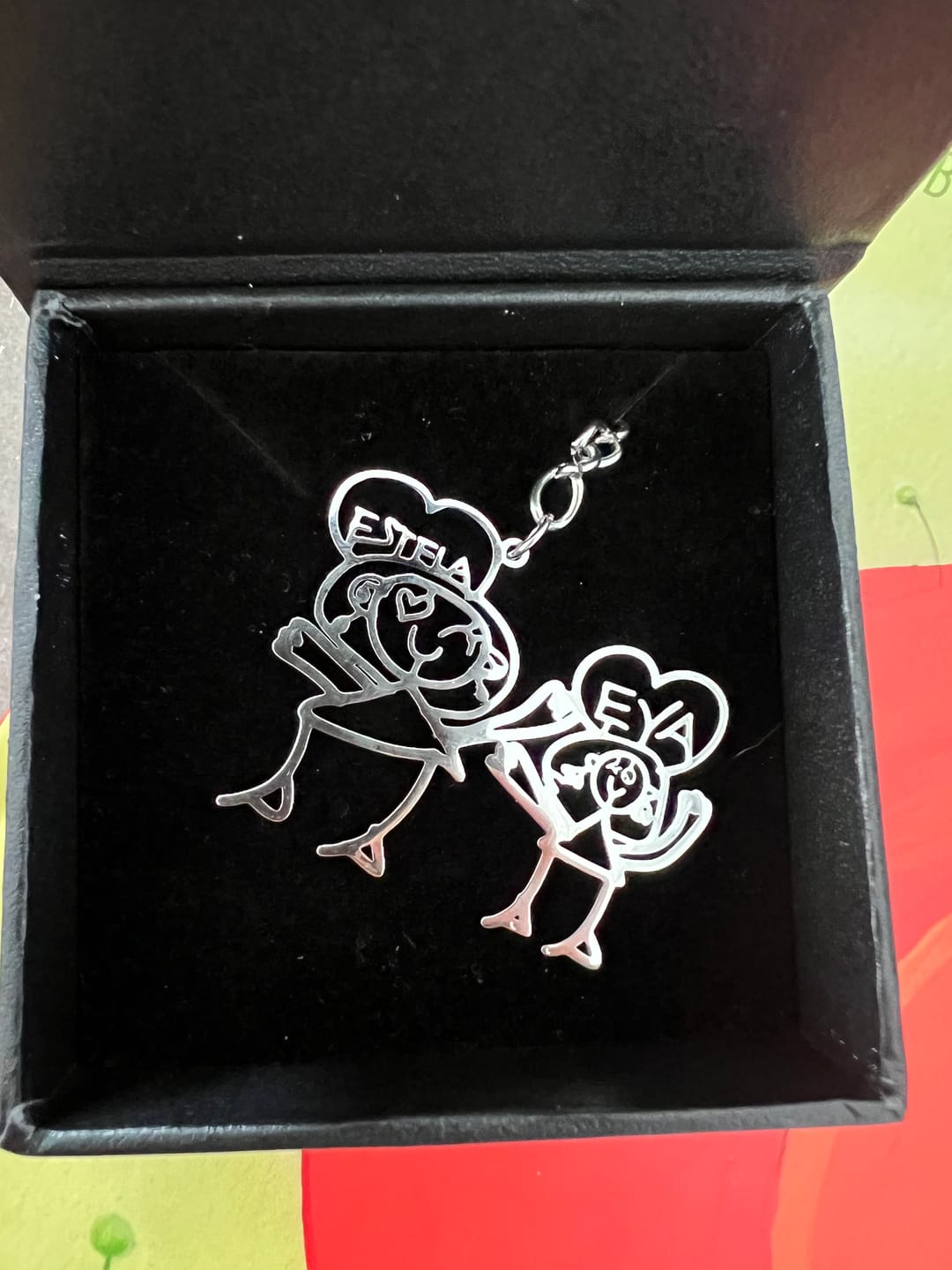 Customer photo review of LOANYA Dibujo infantil personal como Collar o Colgante en oro