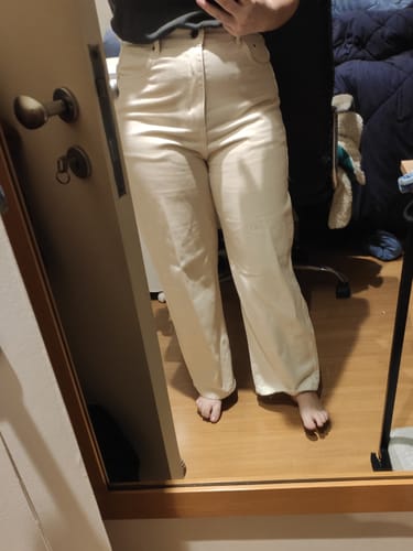 Paula B. review of Calça Jeans Reta Araçá Bege image 1 out of 1