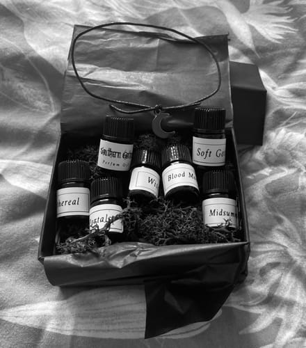 Customer photo review of Complete Mini EDP Coffret | 6 Scents 2ml Vials *Now Includes Soft Goth & Discount code