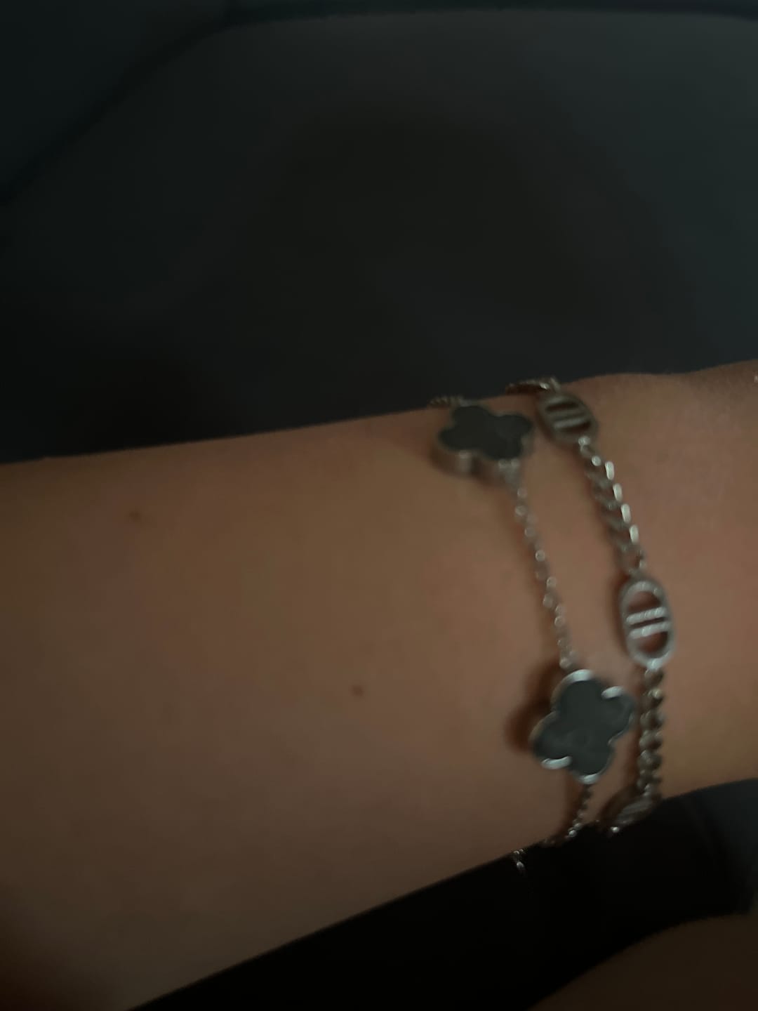 Customer photo review of Clover Marmor Armband | 18K vergoldet