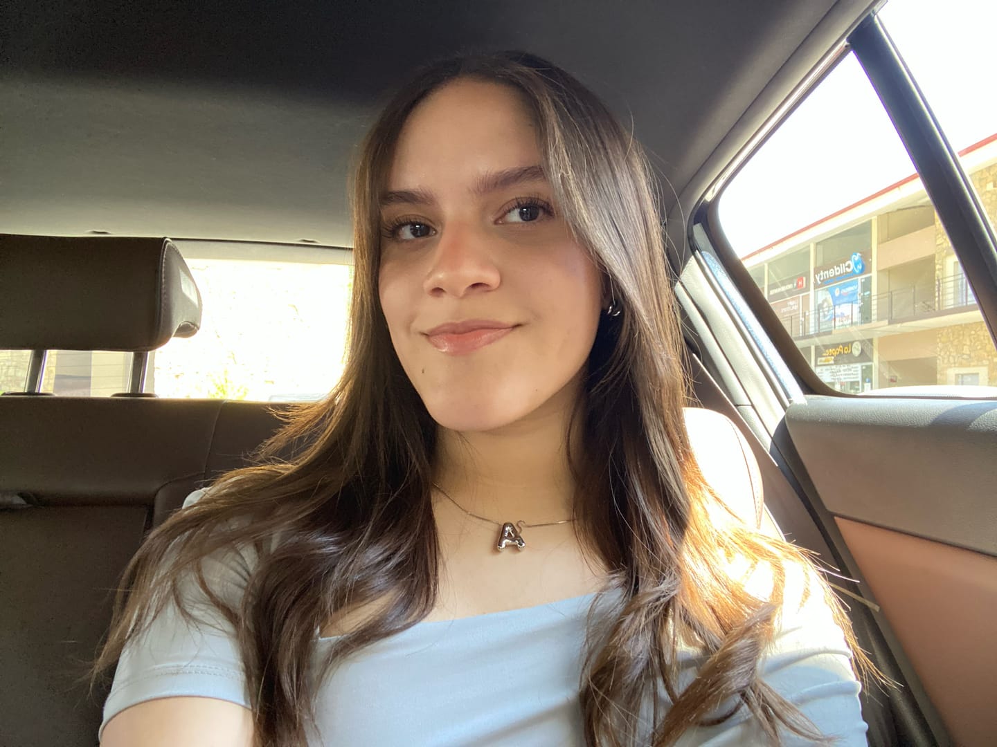 Customer photo review of Collar Plateado Liso Inicial Balloon