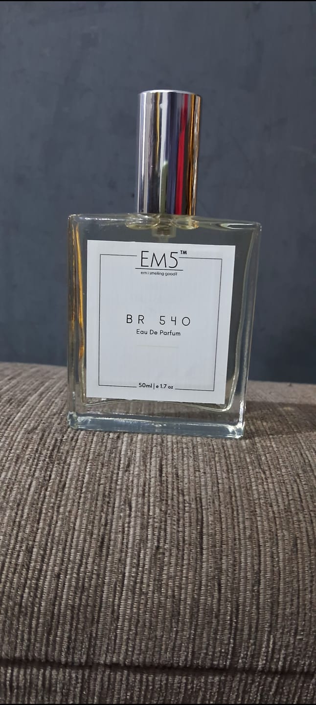 Customer photo review of EM5™ BR 540 Unisex Perfume | Eau De Parfum Spray for Men & Women | Tobacco Vanilla Warm Spicy Fragrance Accords | Luxury Gift for Him / Her | Sizes Available: 50 ml / 15 ml