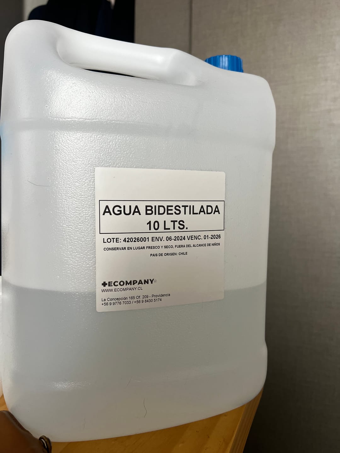 Customer photo review of Agua calidad Bidestilada