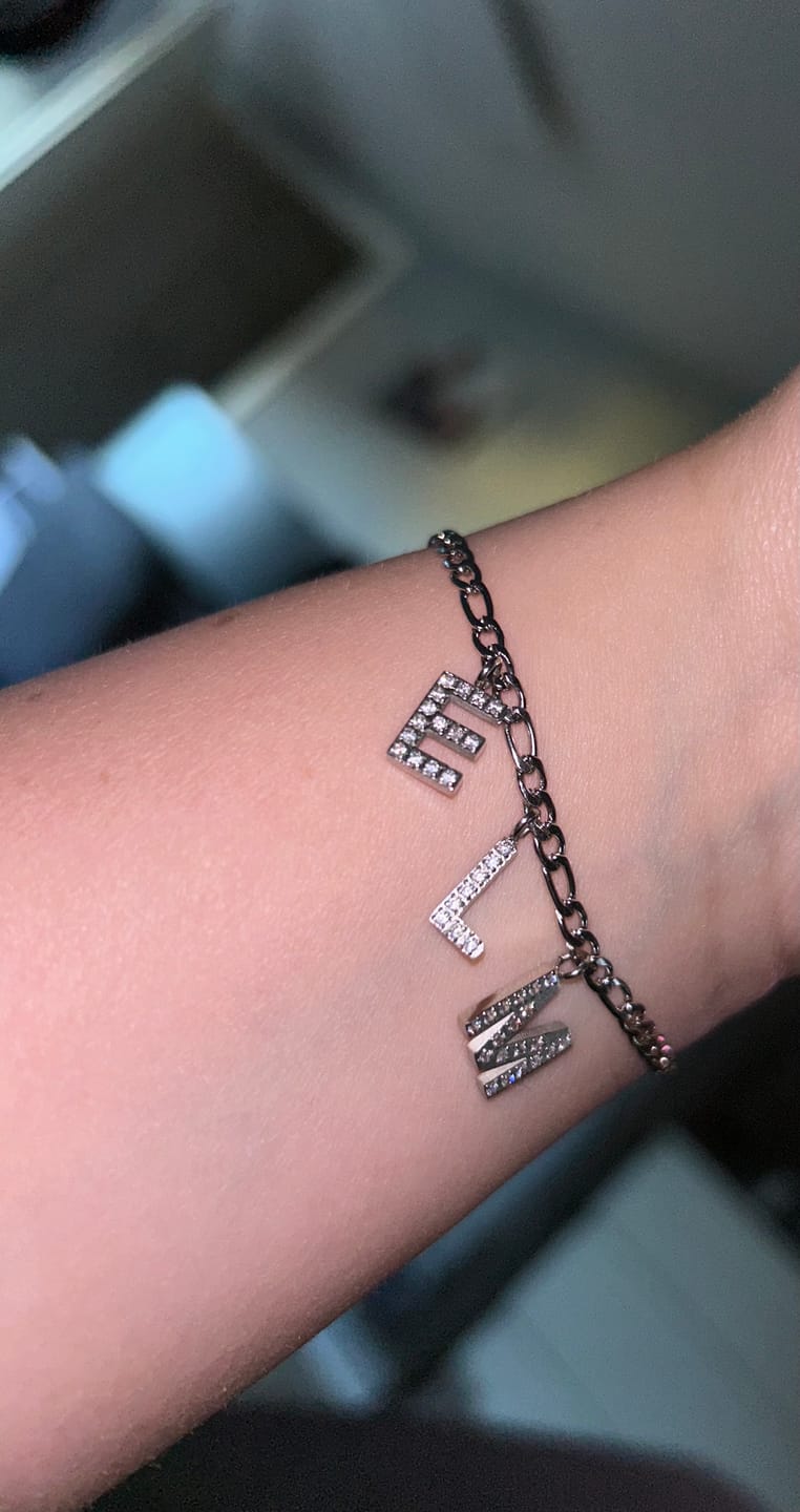 Customer photo review of Initiale Armband | 18K vergoldet