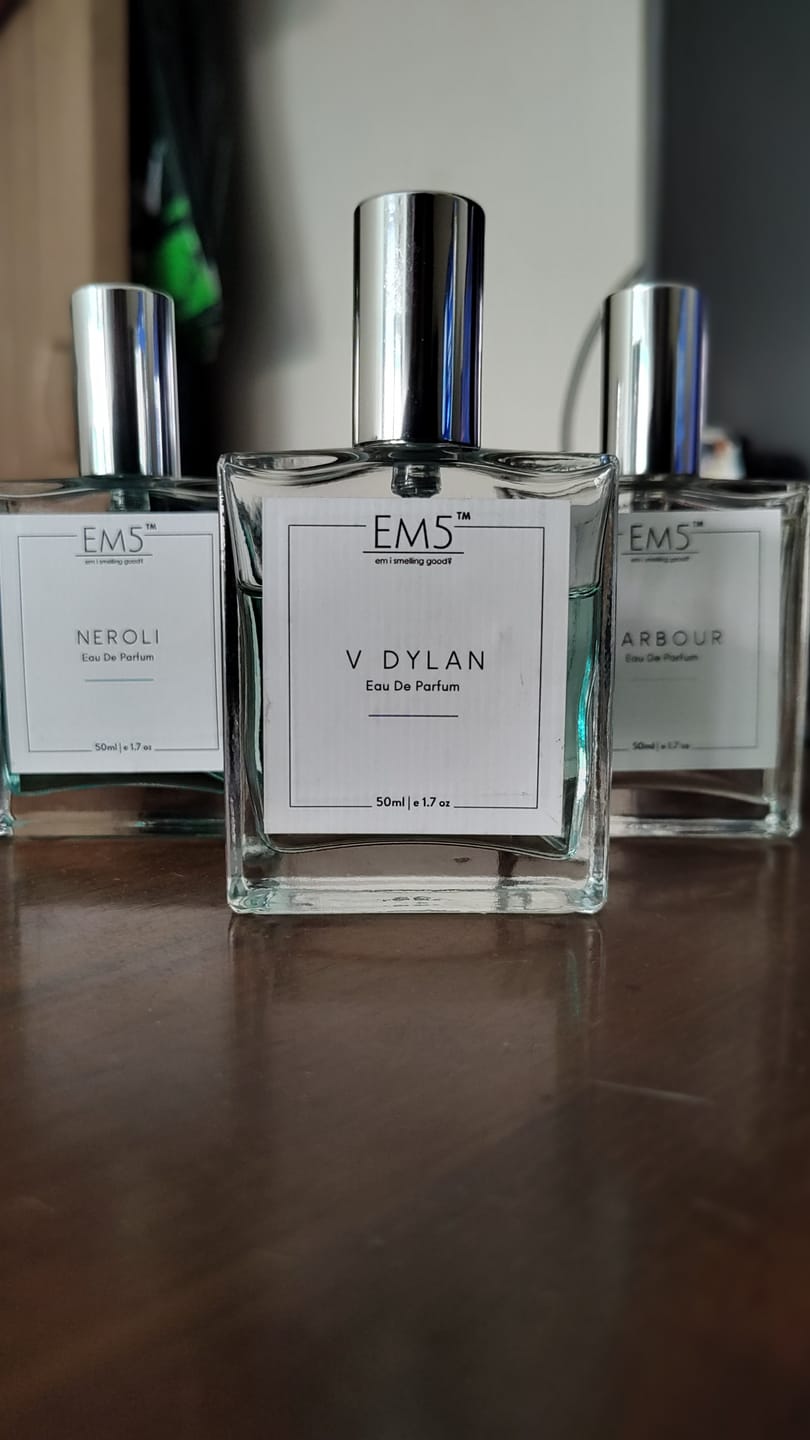 Customer photo review of EM5™ V Dylan Perfume for Men | Eau De Parfum Spray | Aromatic Woody Fresh Fragrance Accords | Luxury Gift for Him | Sizes Available: 50 ml / 15 ml