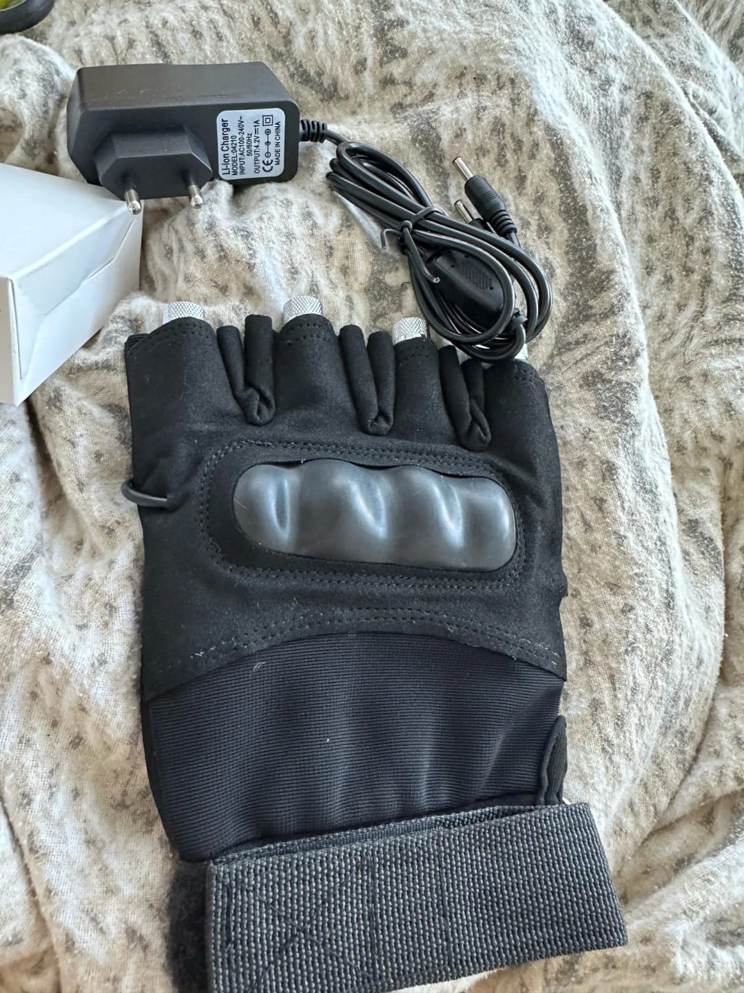 Customer photo review of Sky Star RGB Laser Gloves Multi-line 4 Heads Beam Light for DJ Disco Halloween Christmas Party Nightclub Club Stage Dancing Show