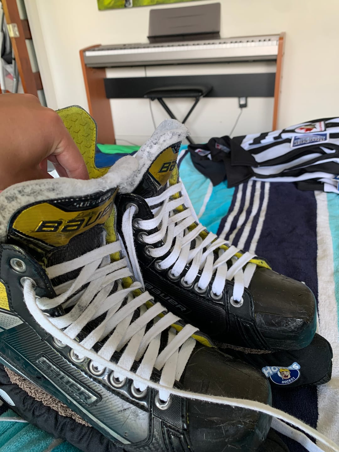 Customer photo review of WHITE NON-WAXED HOCKEY REFEREE LACES