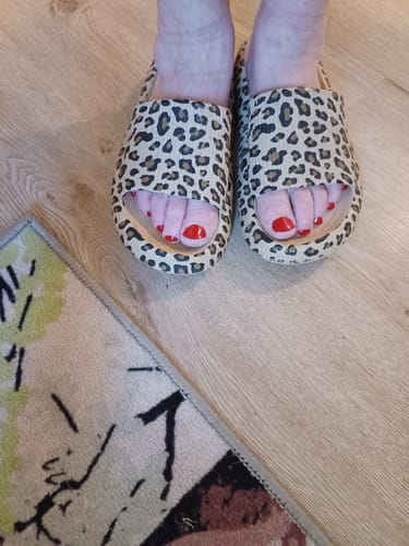 Customer photo review of HappyFlops Original