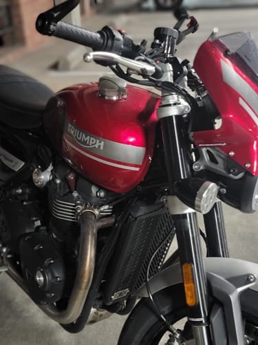 Customer photo review of Triumph Radiator Guard - 2016+ Triumph Speed Twin, Thruxton R / 1200, Bonneville T100, T120, Street Twin / Cup / Scrambler