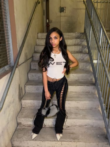 Customer photo review of LOW RISERS (BLACK DENIM)