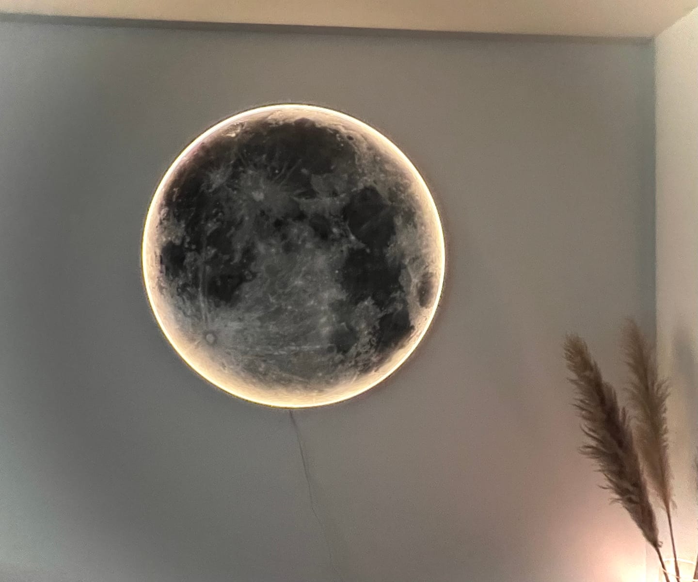Customer photo review of Acryl-Wandbild mit Beleuchtung Moon 100cm