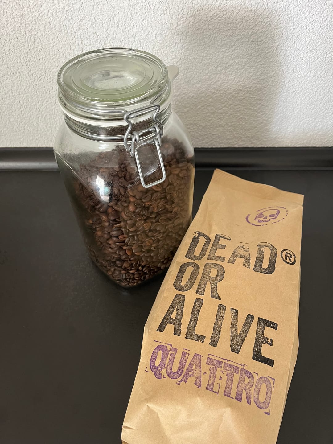 Customer photo review of DEAD OR ALIVE COFFEE QUATTRO 1kg Kaffeebohnen