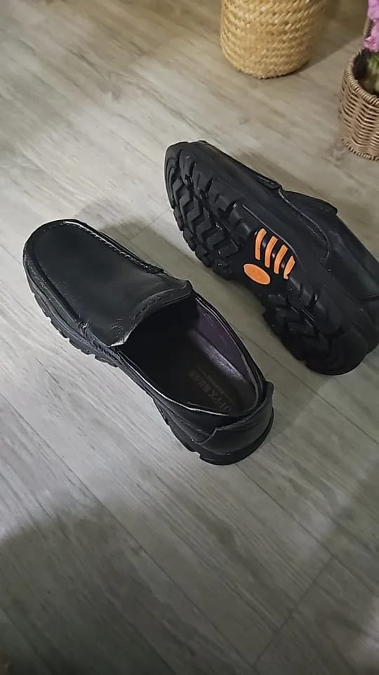 Customer photo review of Kaegreel Men's Cow Leather Waterproof Comfy Non Slip Soft Slip On Casual Shoes
