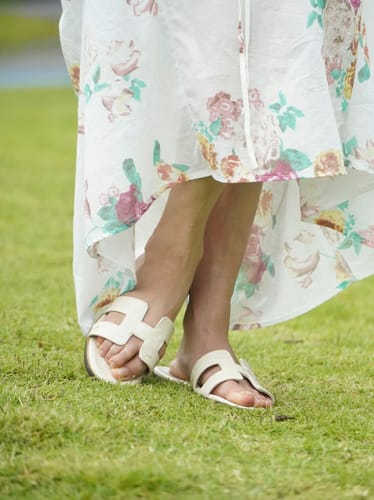 Customer photo review of Classic Color Beach Flat Slippers Sandals