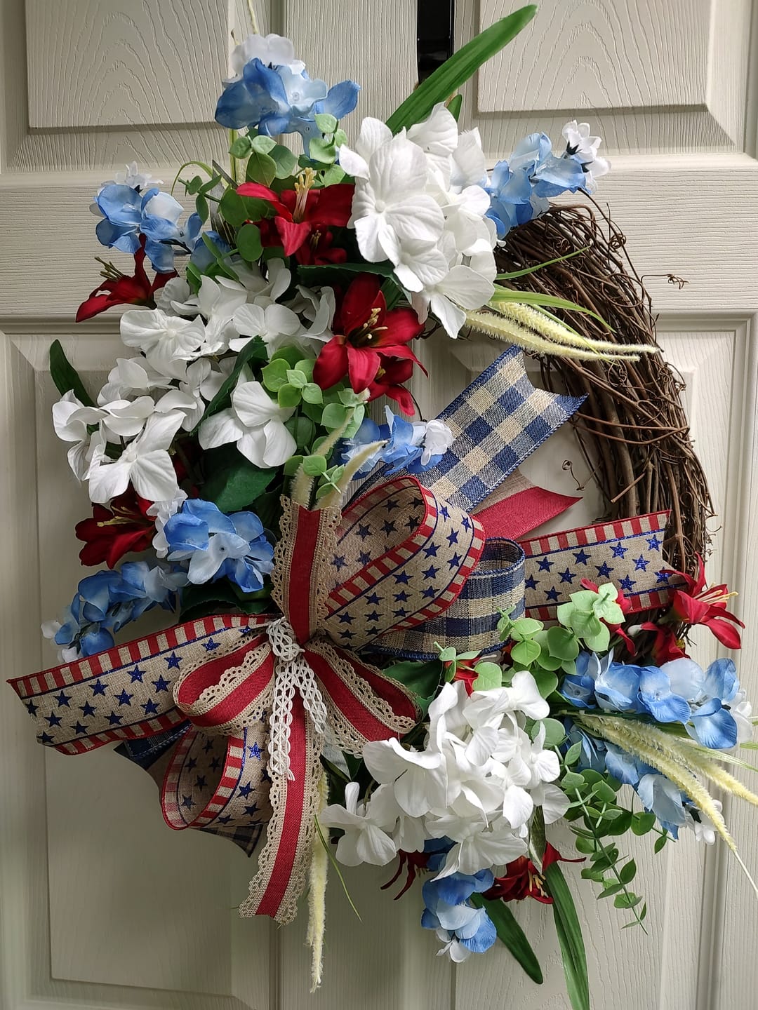 Customer photo review of 18" Oval Grapevine Wreath - DECOE-037