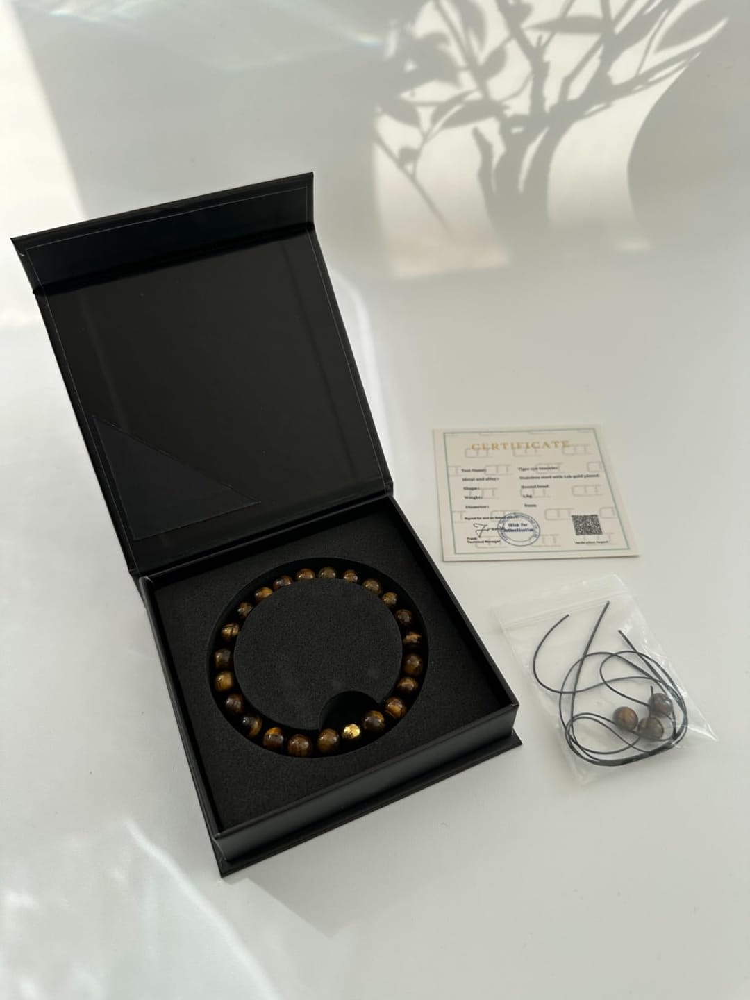 Customer photo review of Tigerauge Edelstein Herren Armband mit 14k vergoldeter Perle