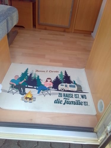 Carolin W. review of Camping Couple - Partner-Fußmatte image 1 out of 1