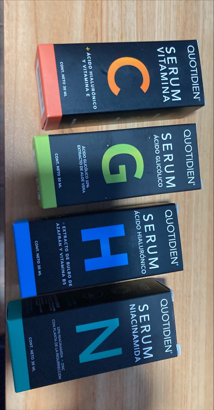 Customer photo review of NUEVO: Kit Los 4 Fantásticos (44% OFF) - Serum de Vitamina C 30ml + Serum de Niacinamida 30ml + Serum Ácido Glicólico 30ml + Serum de Ácido Hialurónico 30ml