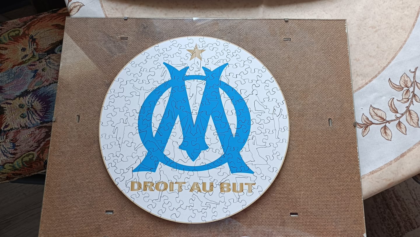 Customer photo review of Logo Olympique de Marseille® - Puzzle Officiel en Bois