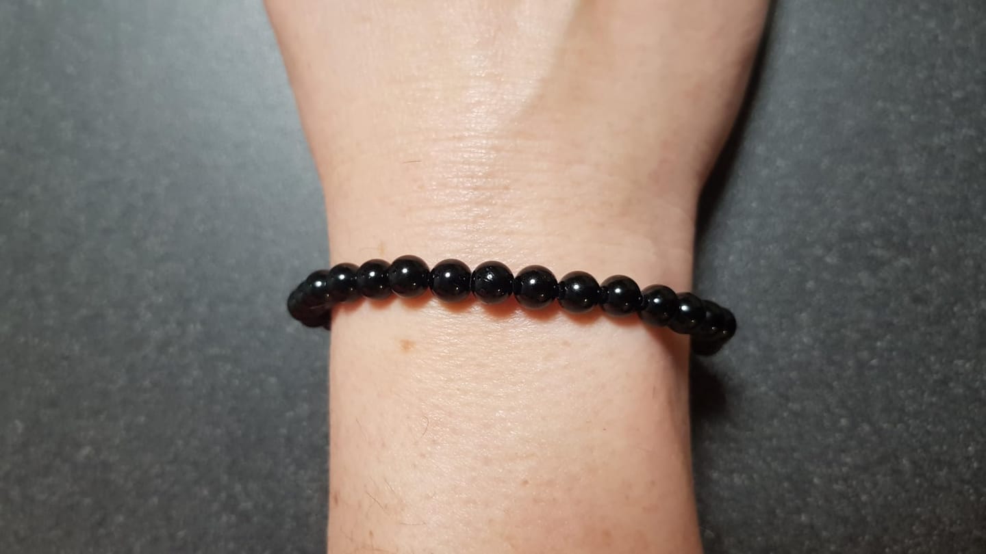 Customer photo review of Turmalin (Schörl) Edelstein Armband aus echtem Naturstein