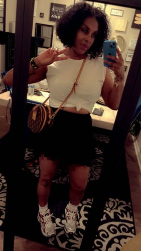 Customer photo review of Curly Wear Go Bob Wig 5x5 HD Lace Bouncy Curly Glueless Human Hair Wig