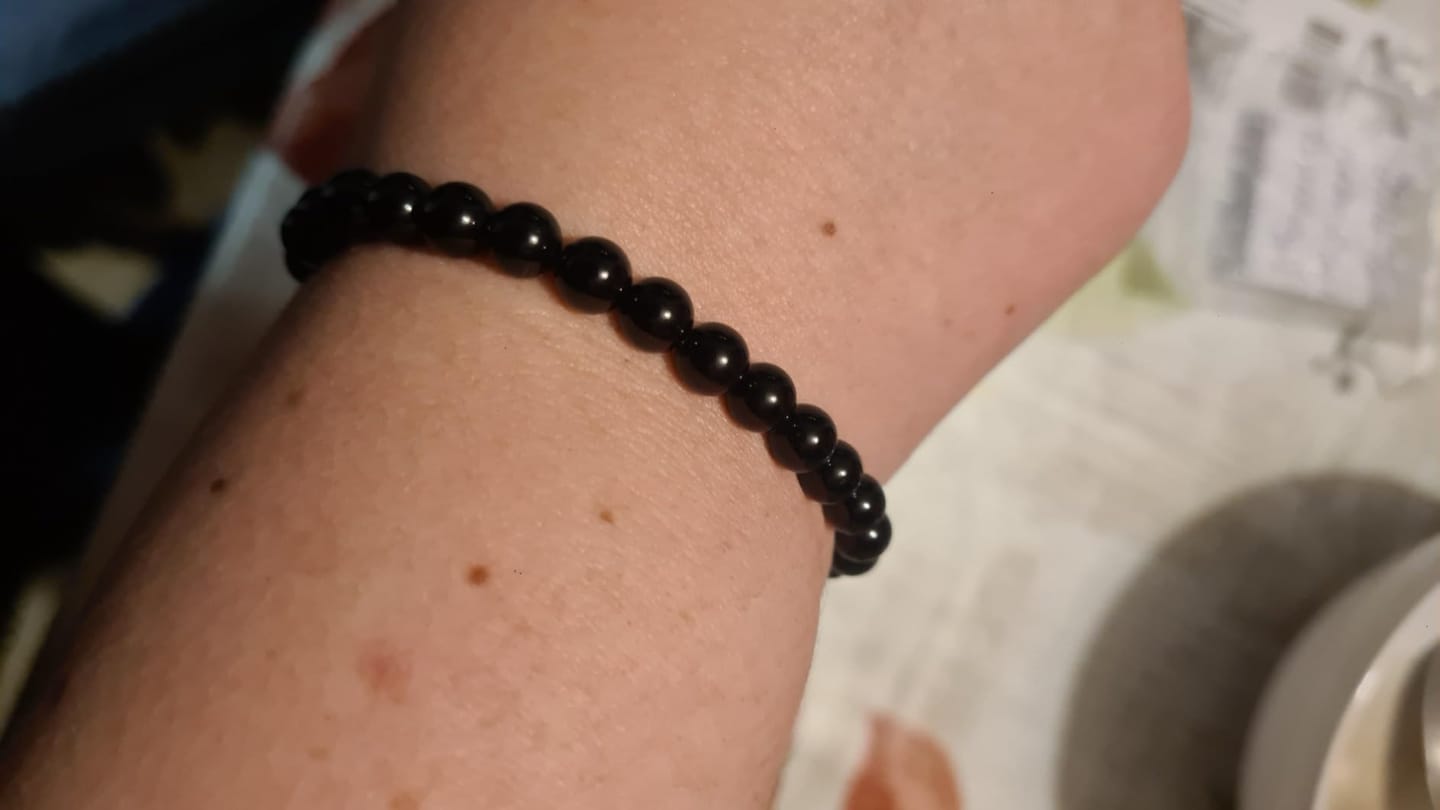Customer photo review of Turmalin (Schörl) Edelstein Armband aus echtem Naturstein