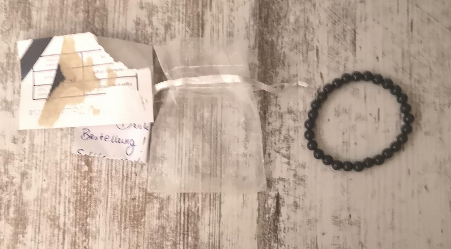 Customer photo review of Turmalin (Schörl) Edelstein Armband aus echtem Naturstein