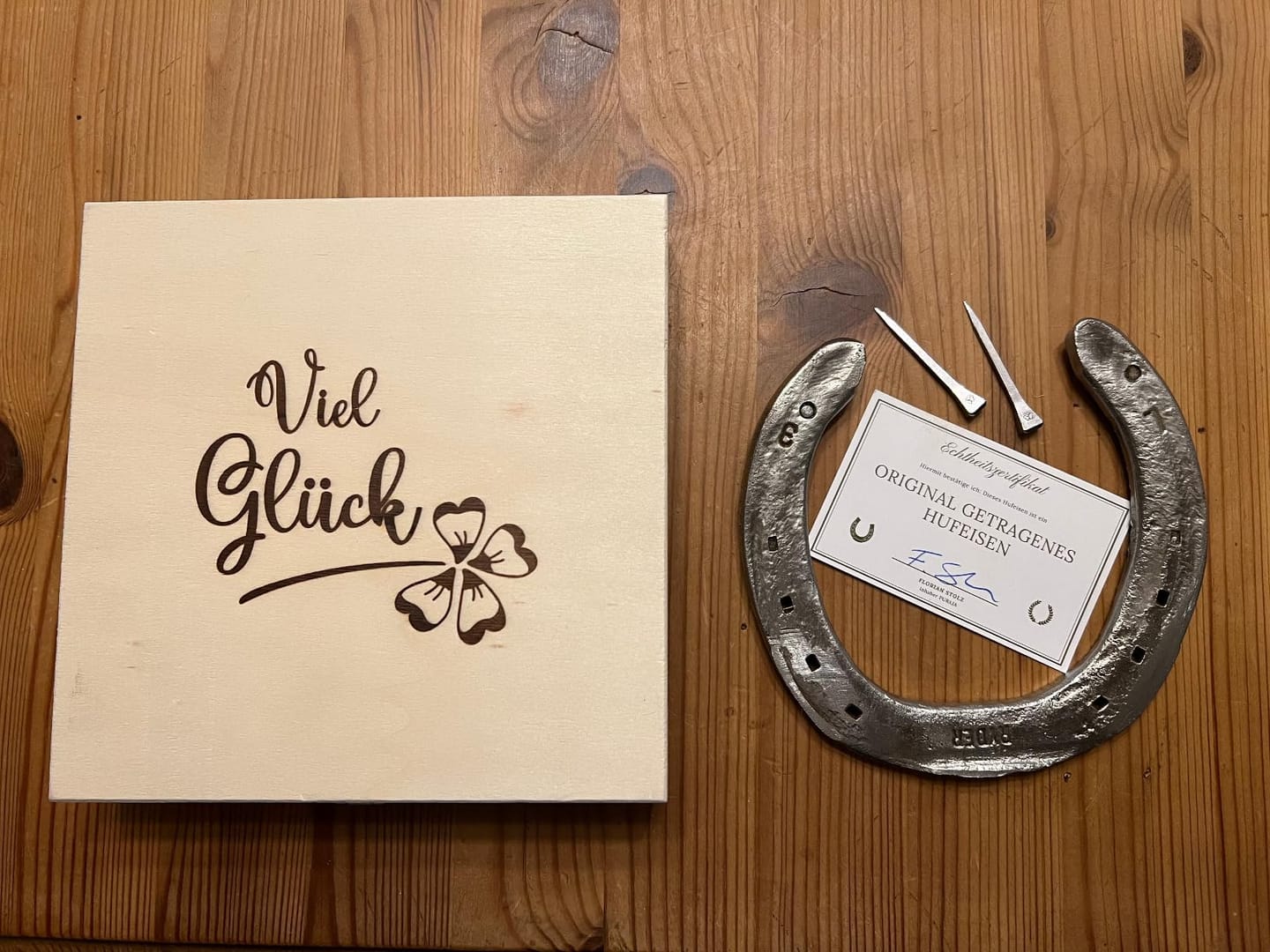 Customer photo review of Echtes Hufeisen in Holzschatulle | Glücksbringer Geschenk