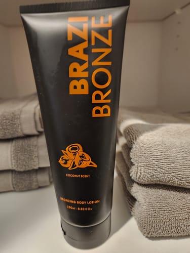 Customer photo review of Vegan Self-Tan Moisturizing Lotion