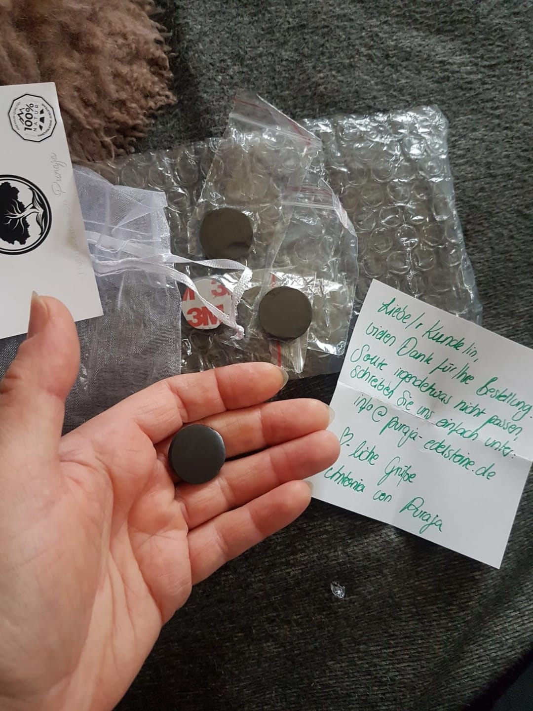 Customer photo review of Schungit Aufkleber aus Karelien | Heilstein